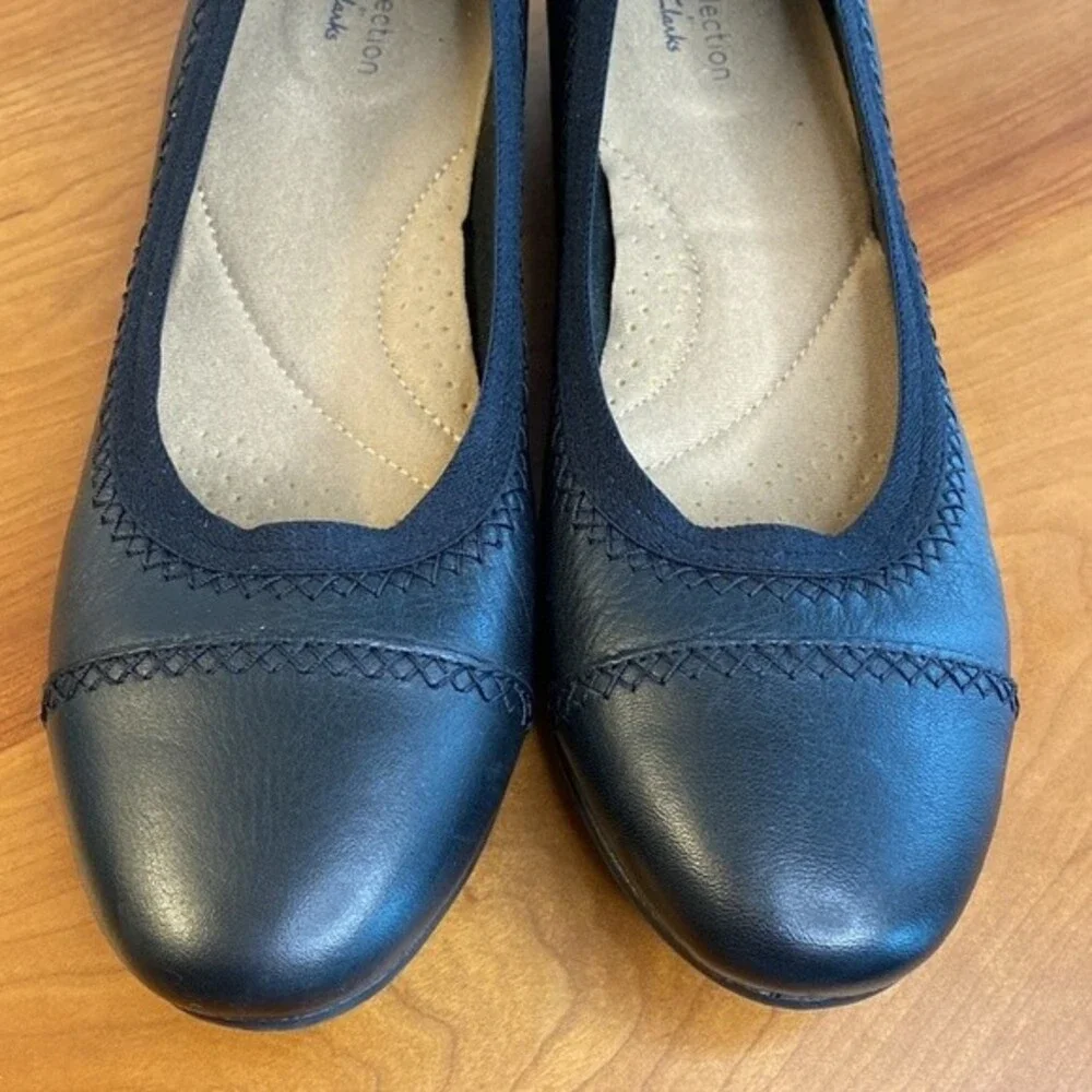 Clarks Collection Sara Bay Black Leather Ballet Flats - Size 7